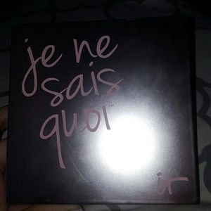 Je ne sais quoi it cosmetics palette